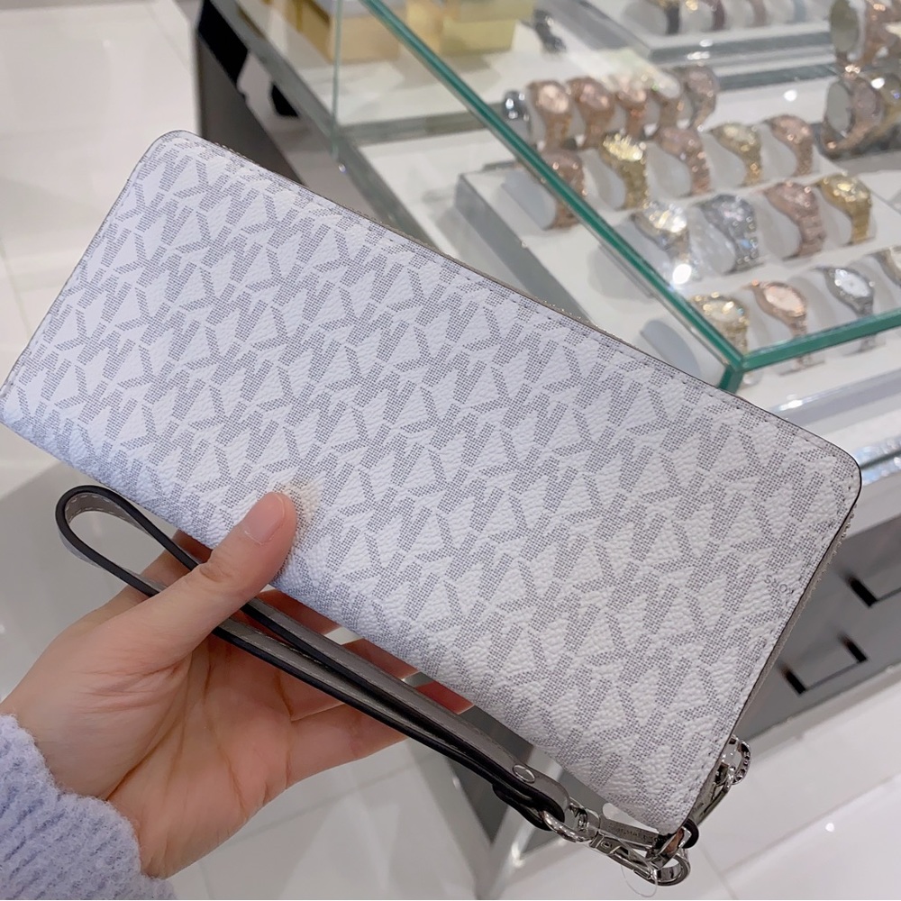 MICHAEL KORS Large Logo Continental Wallet - Picture 3 of 5